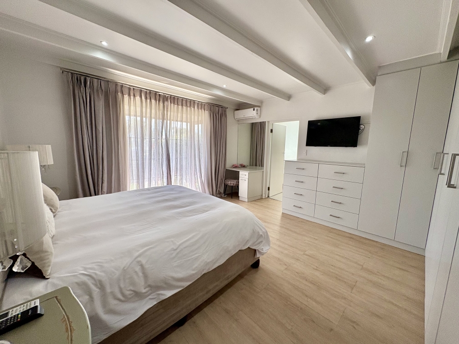 4 Bedroom Property for Sale in Hoog En Droog Western Cape